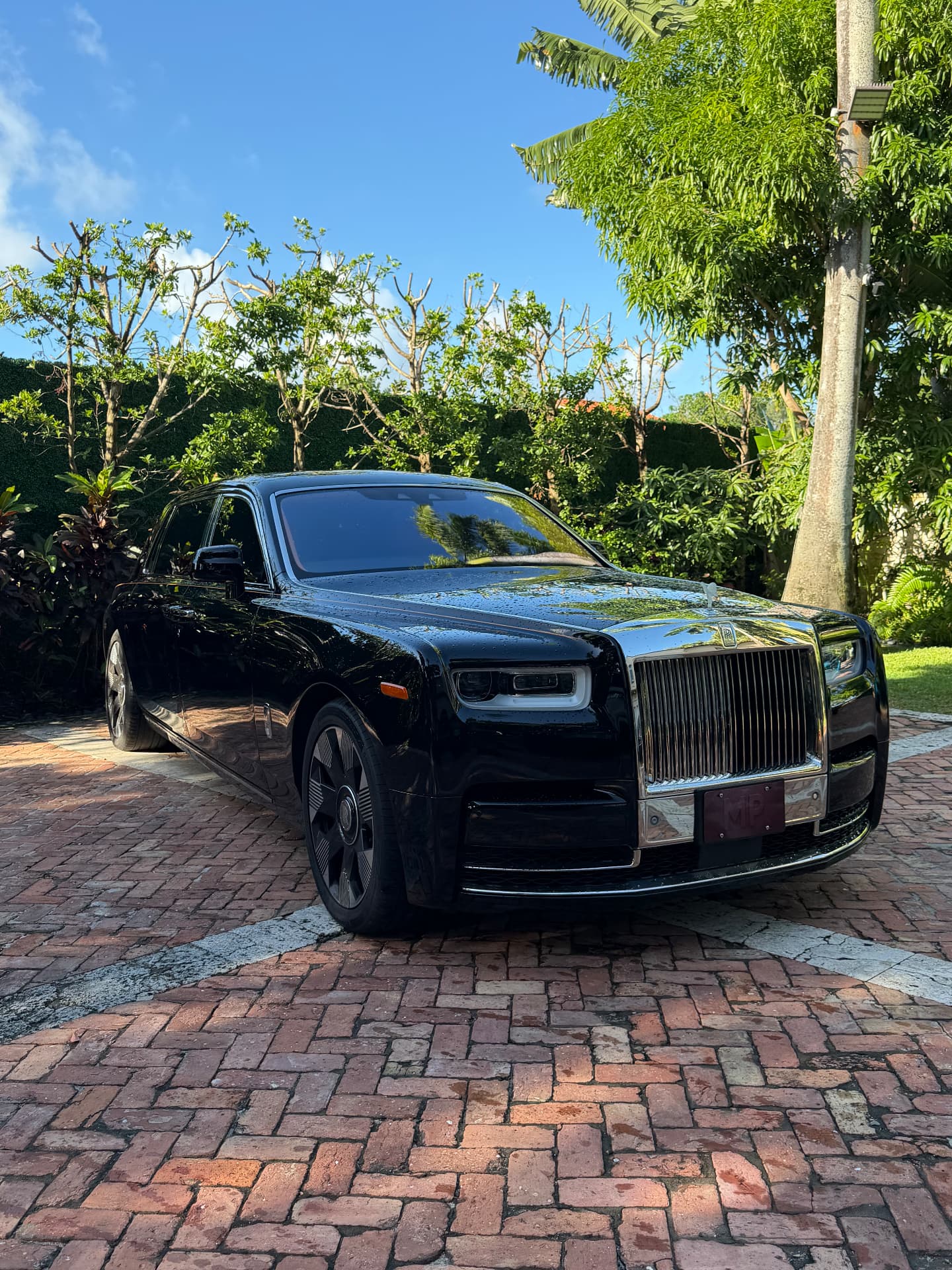 Rolls-Royce Phantom — photo 1